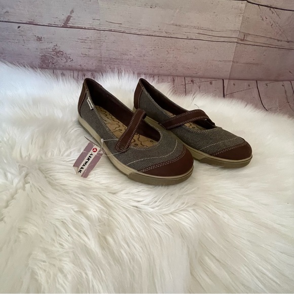 cushion walk mary jane shoes